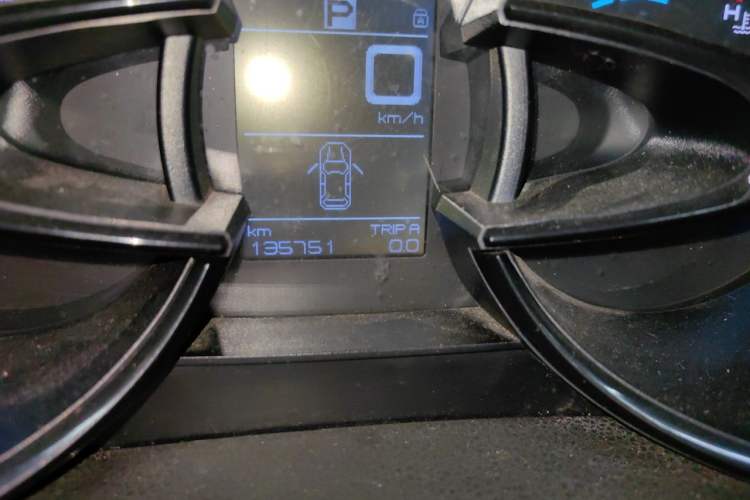 Used Dongfeng Aeolus AX7 2015 2.0L Automatic Zhiyi Trim Odometer Close Up