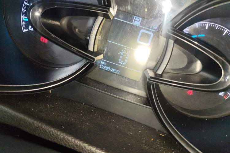 Used Dongfeng Aeolus AX7 2015 2.3L Automatic ZhiZun Version Odometer Close Up