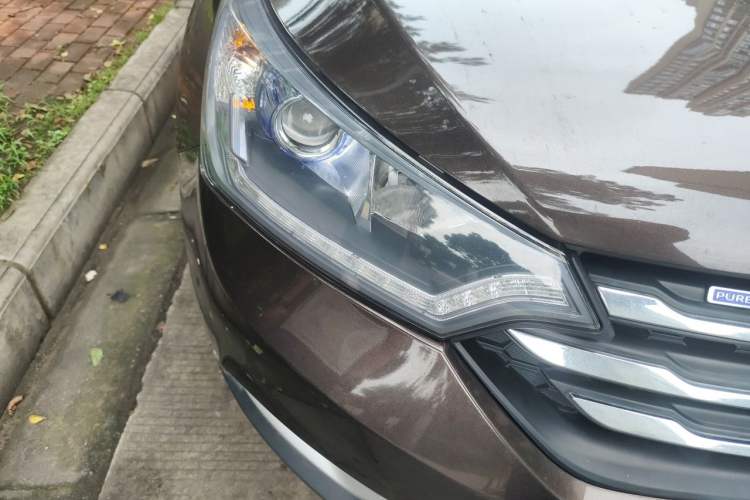 Used Dongfeng Aeolus AX7 2015 2.0L Automatic Zhiyi Trim Right Front Headlight