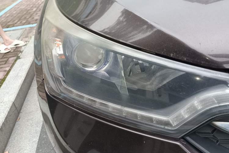 Used Dongfeng Aeolus AX7 2015 2.0L Automatic Zhiyi Trim Right Front Headlight