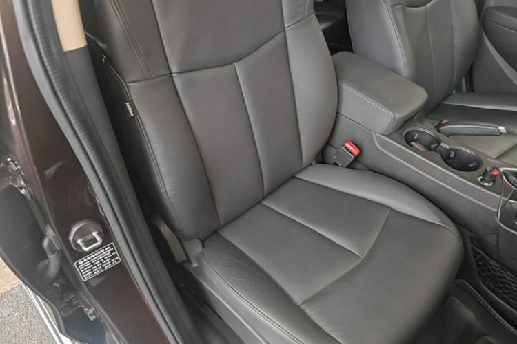 Used Dongfeng Aeolus AX7 2015 2.0L Manual Parade Edition Right Front Seat