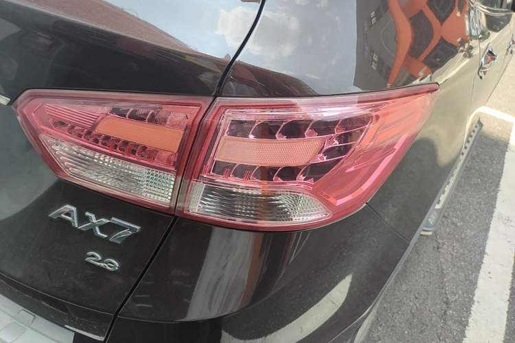 Used Dongfeng Aeolus AX7 2015 2.0L Automatic Zhiyi Trim Right Rear Taillight
