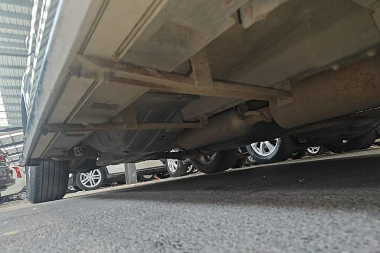 Used Dongfeng Aeolus AX7 2015 2.0L Manual Parade Edition Right Side Sill
