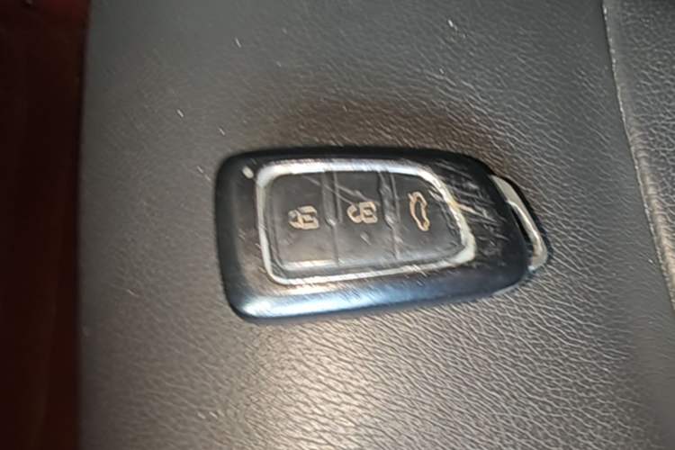 Used Dongfeng Aeolus AX7 2015 2.0L Automatic Zhiyi Trim Vehicle Key