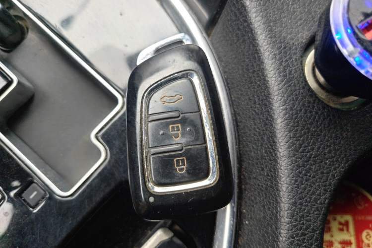 Used Dongfeng Aeolus AX7 2015 2.3L Automatic ZhiZun Version Vehicle Key