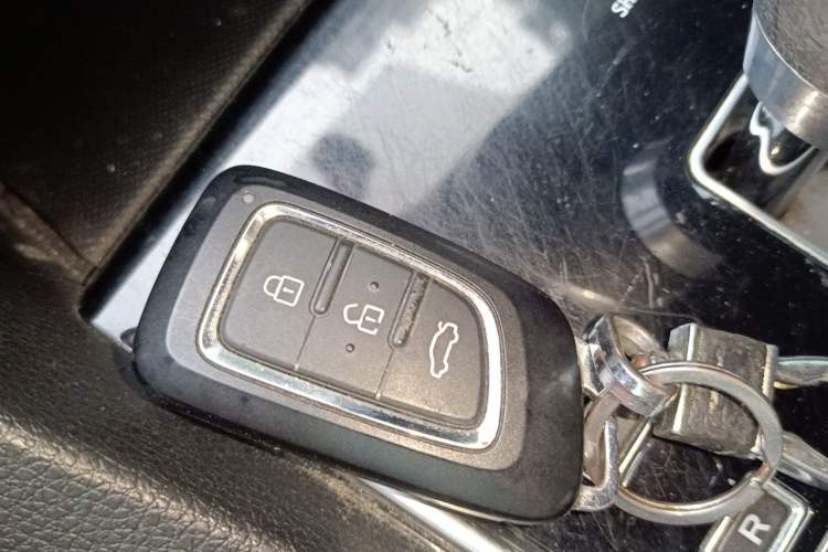 Used Dongfeng Aeolus AX7 2015 2.0L Automatic Zhiyi Trim Vehicle Key