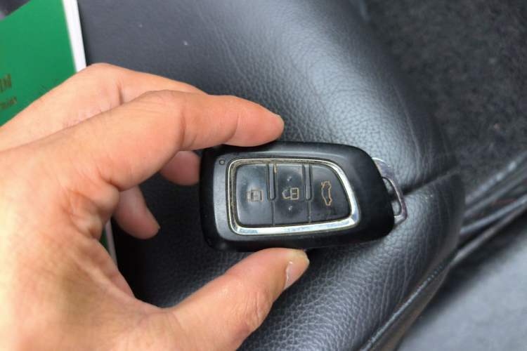 Used Dongfeng Aeolus AX7 2015 2.0L Automatic Zhiyi Trim Vehicle Key