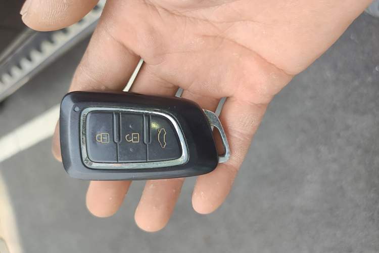 Used Dongfeng Aeolus AX7 2015 2.0L Automatic Zhiyi Trim Vehicle Key