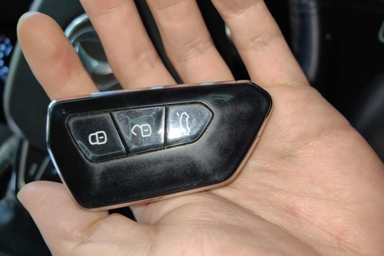 Used Dongfeng Aeolus AX7 2015 2.0L Automatic Zhiyi Trim Vehicle Key