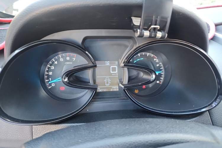 Used Dongfeng Aeolus AX7 2015 2.3L Automatic ZhiZun Version Instrument Cluster