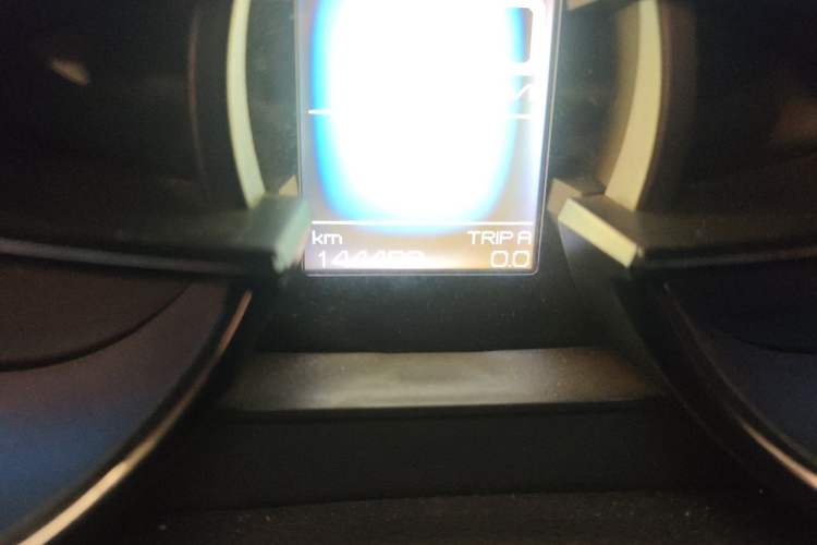 Used Dongfeng Aeolus AX7 2015 2.0L Automatic Zhiyi Trim Odometer Close Up