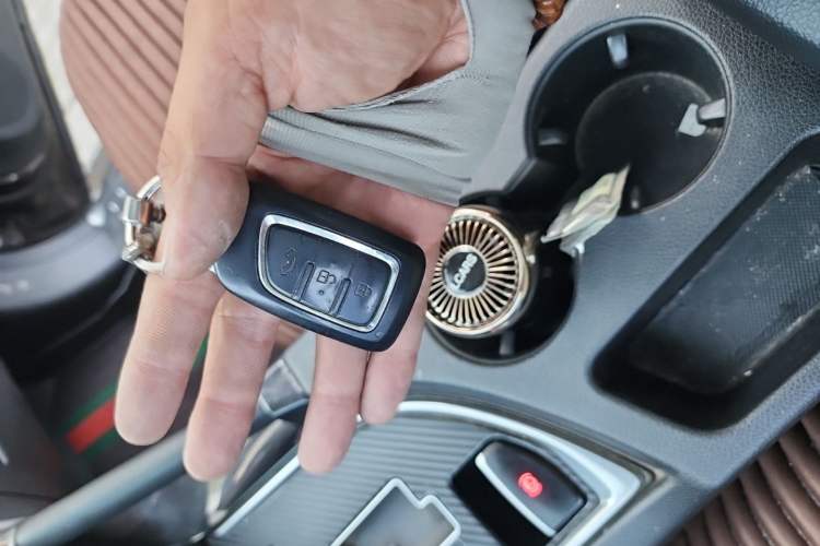 Used Dongfeng Aeolus AX7 2015 2.3L Automatic ZhiZun Version Vehicle Key