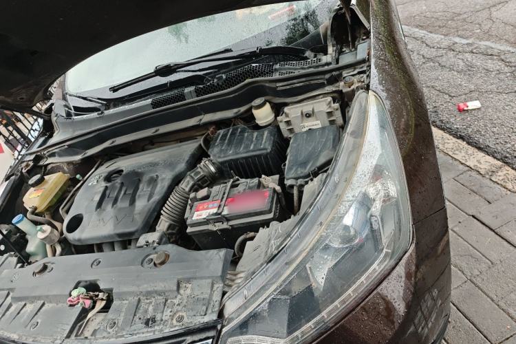 Used Dongfeng Aeolus AX7 2015 2.3L Automatic ZhiZun Version Engine Bay Left