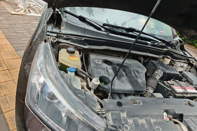 Used Dongfeng Aeolus AX7 2015 2.3L Automatic ZhiZun Version Engine Bay Right