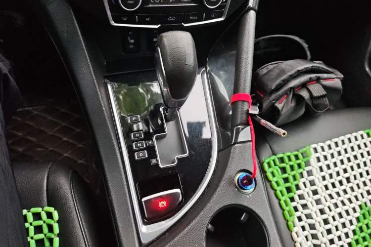 Used Dongfeng Aeolus AX7 2015 2.3L Automatic ZhiZun Version Gear Lever