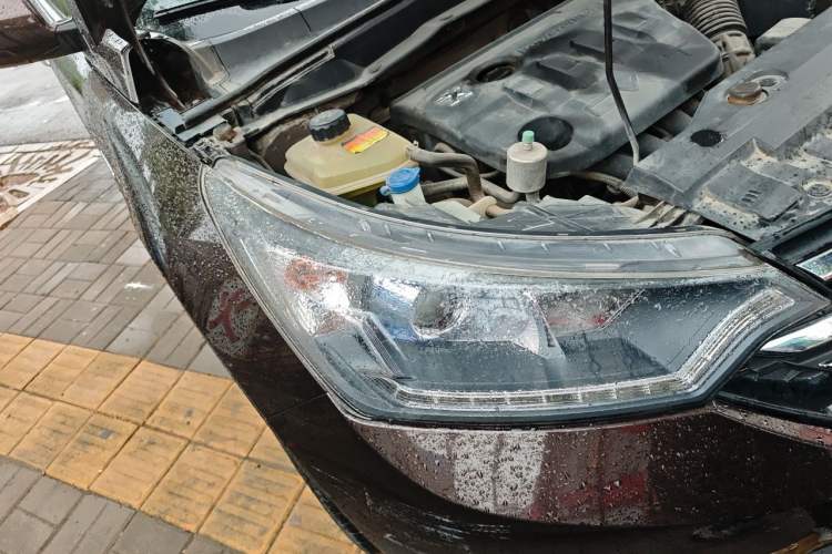 Used Dongfeng Aeolus AX7 2015 2.3L Automatic ZhiZun Version Right Front Headlight