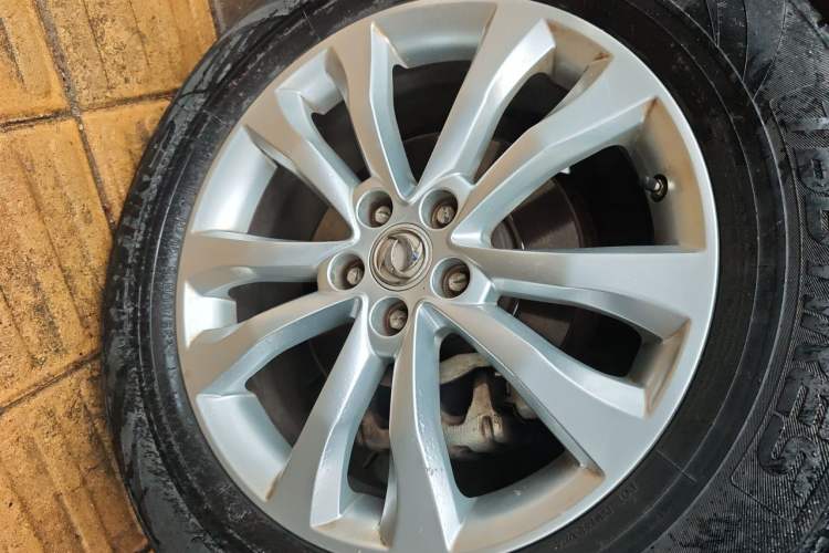 Used Dongfeng Aeolus AX7 2015 2.3L Automatic ZhiZun Version Right Front Wheel Hub
