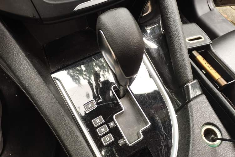 Used Dongfeng Aeolus AX7 2015 2.0L Automatic Zhiyi Trim Gear Lever