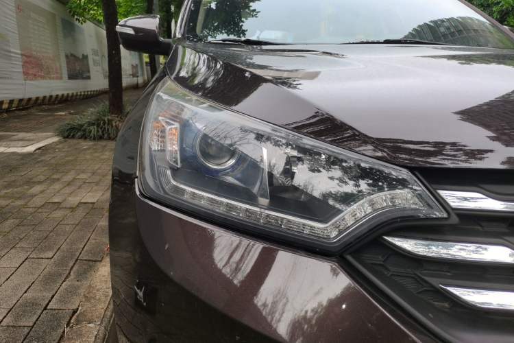 Used Dongfeng Aeolus AX7 2015 2.0L Automatic Zhiyi Trim Right Front Headlight