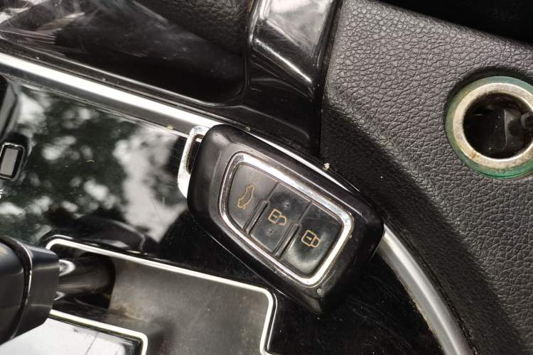 Used Dongfeng Aeolus AX7 2015 2.0L Automatic Zhiyi Trim Vehicle Key