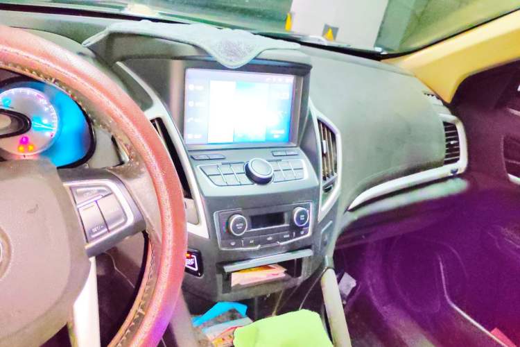 Used Dongfeng Aeolus AX7 2015 2.0L Automatic Zhiyi Trim Audio And AC Panel