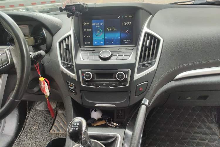 Used Dongfeng Aeolus AX7 2015 2.0L Manual Zhiyi Trim Audio And AC Panel