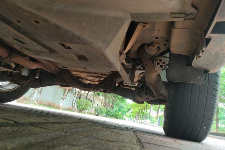 Used Dongfeng Aeolus AX7 2015 2.0L Manual Zhiyi Trim Chassis Front Left