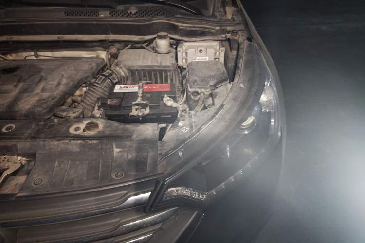 Used Dongfeng Aeolus AX7 2015 2.0L Manual Zhiyi Trim Engine Bay Left