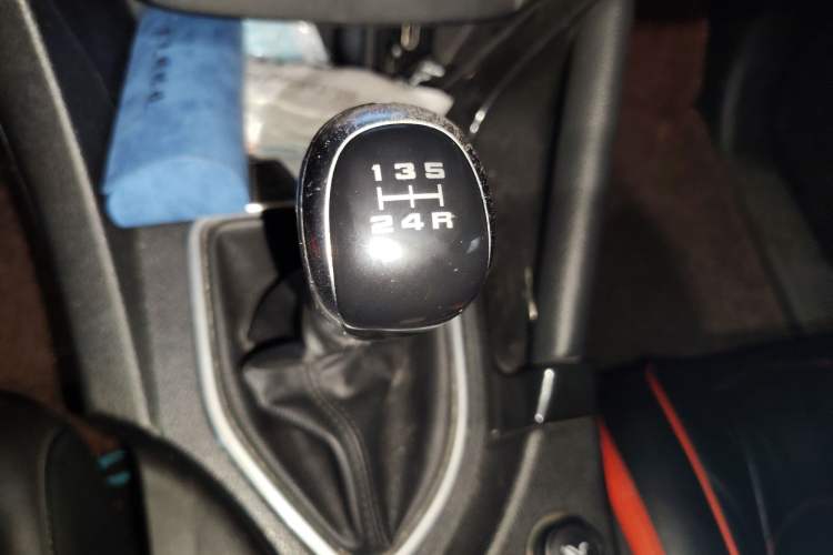 Used Dongfeng Aeolus AX7 2015 2.0L Manual Zhiyi Trim Gear Lever