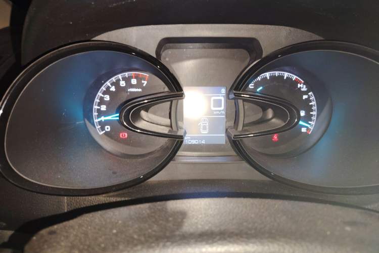 Used Dongfeng Aeolus AX7 2015 2.0L Manual Zhiyi Trim Instrument Cluster