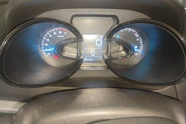 Used Dongfeng Aeolus AX7 2015 2.0L Automatic Zhiyi Trim Odometer Close Up
