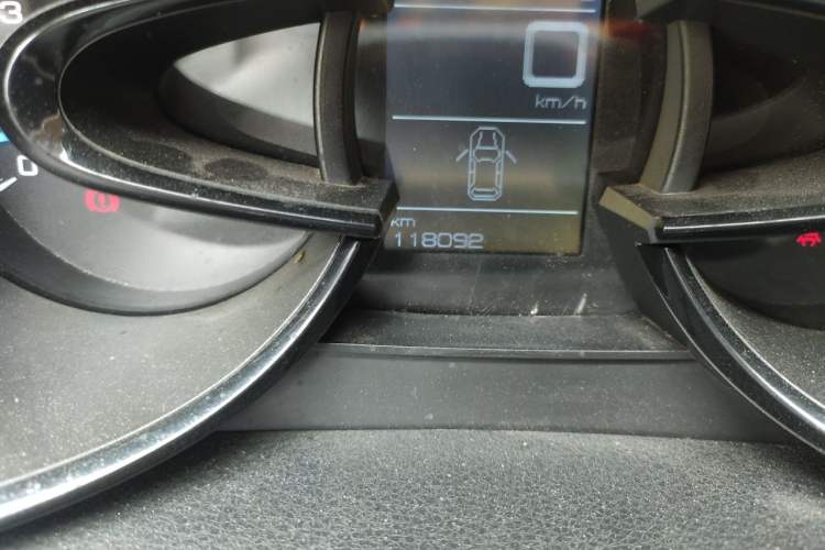 Used Dongfeng Aeolus AX7 2015 2.0L Manual Zhiyi Trim Odometer Close Up