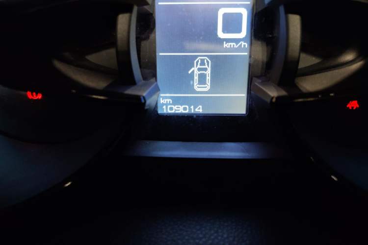 Used Dongfeng Aeolus AX7 2015 2.0L Manual Zhiyi Trim Odometer Close Up
