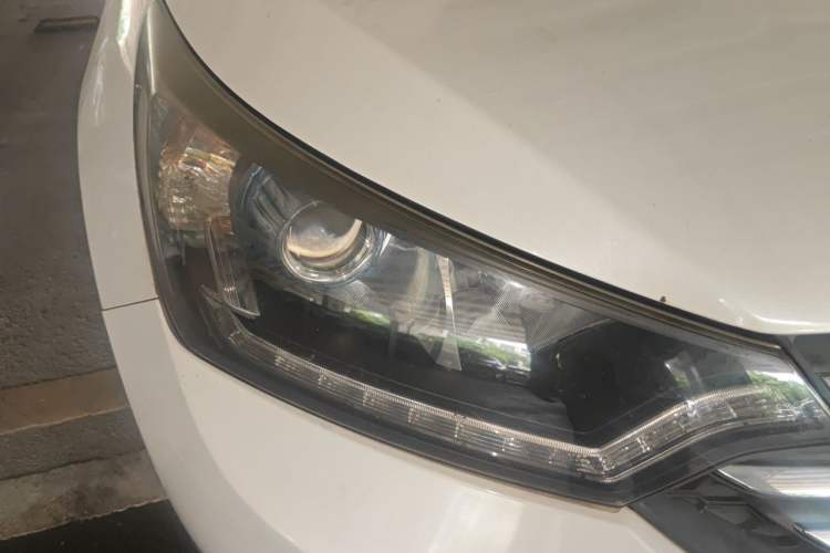 Used Dongfeng Aeolus AX7 2015 2.0L Automatic Zhiyi Trim Right Front Headlight