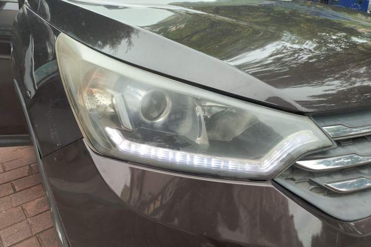Used Dongfeng Aeolus AX7 2015 2.0L Manual Zhiyi Trim Right Front Headlight