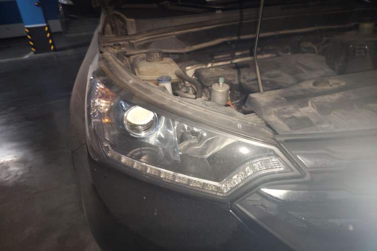 Used Dongfeng Aeolus AX7 2015 2.0L Manual Zhiyi Trim Right Front Headlight