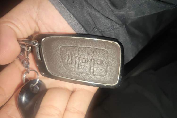 Used Dongfeng Aeolus AX7 2015 2.0L Automatic Zhiyi Trim Vehicle Key