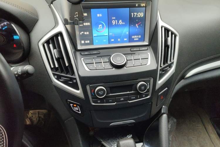 Used Dongfeng Aeolus AX7 2015 2.0L Automatic Zhiyi Trim Audio And AC Panel