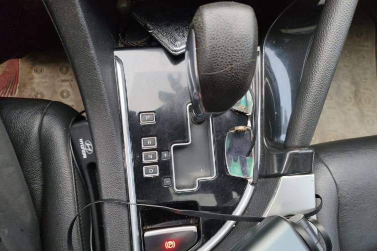 Used Dongfeng Aeolus AX7 2015 2.0L Automatic Zhiyi Trim Gear Lever