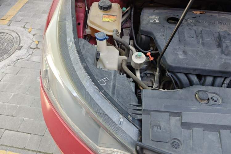 Used Dongfeng Aeolus AX7 2015 2.0L Manual Parade Edition Engine Bay Right