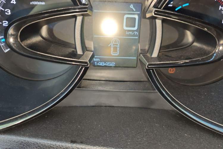 Used Dongfeng Aeolus AX7 2015 2.0L Manual Parade Edition Odometer Close Up
