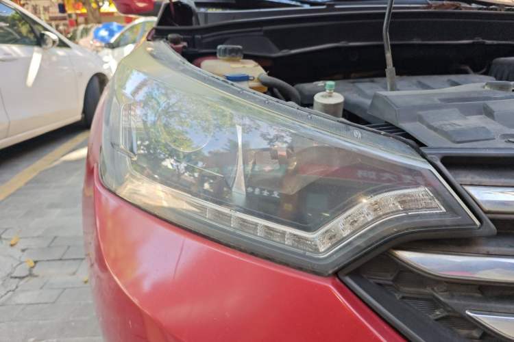 Used Dongfeng Aeolus AX7 2015 2.0L Manual Parade Edition Right Front Headlight