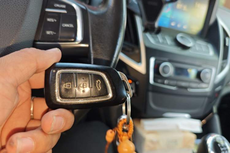 Used Dongfeng Aeolus AX7 2015 2.0L Manual Parade Edition Vehicle Key