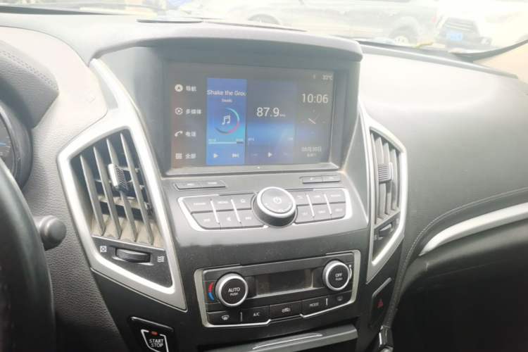 Used Dongfeng Aeolus AX7 2015 2.0L Manual Zhiyi Trim Audio And AC Panel