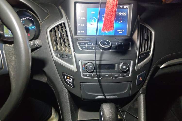 Used Dongfeng Aeolus AX7 2015 2.0L Automatic Zhiyi Trim Audio And AC Panel