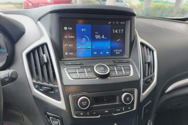 Used Dongfeng Aeolus AX7 2015 2.0L Manual Zhiyi Trim Audio And AC Panel