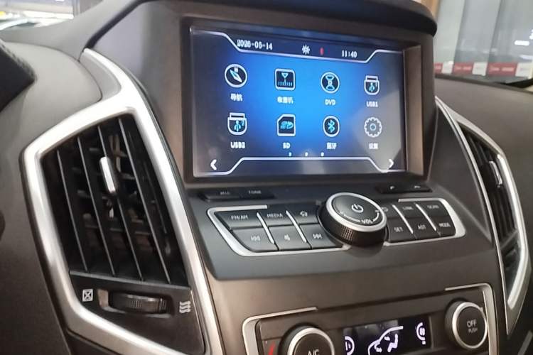 Used Dongfeng Aeolus AX7 2015 2.0L Automatic Zhiyue Version Audio And AC Panel