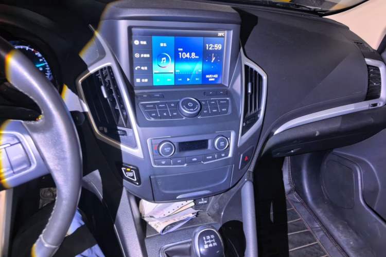 Used Dongfeng Aeolus AX7 2015 2.0L Manual Zhiyi Trim Audio And AC Panel