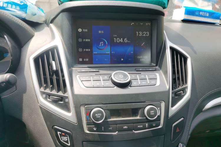 Used Dongfeng Aeolus AX7 2015 2.0L Manual Zhiyi Trim Audio And AC Panel