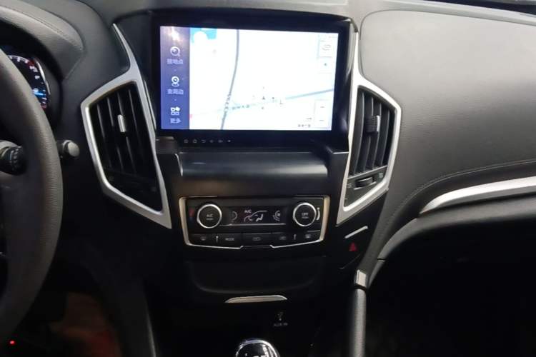 Used Dongfeng Aeolus AX7 2015 2.0L Manual Zhiyue Model Audio And AC Panel